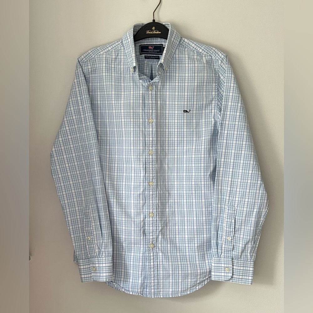 Vineyard Vines Men’s Button Down Shirt. Size : Small